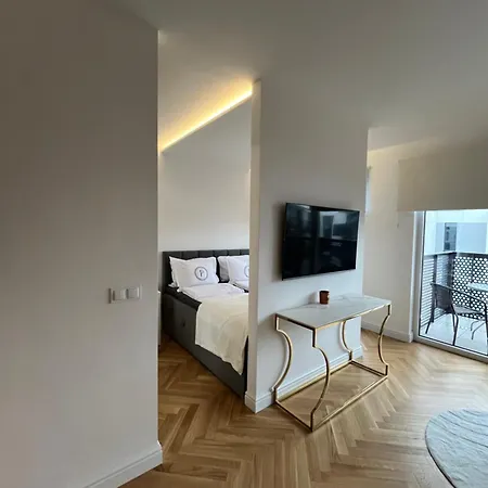 - Podskarbinska * Varsó